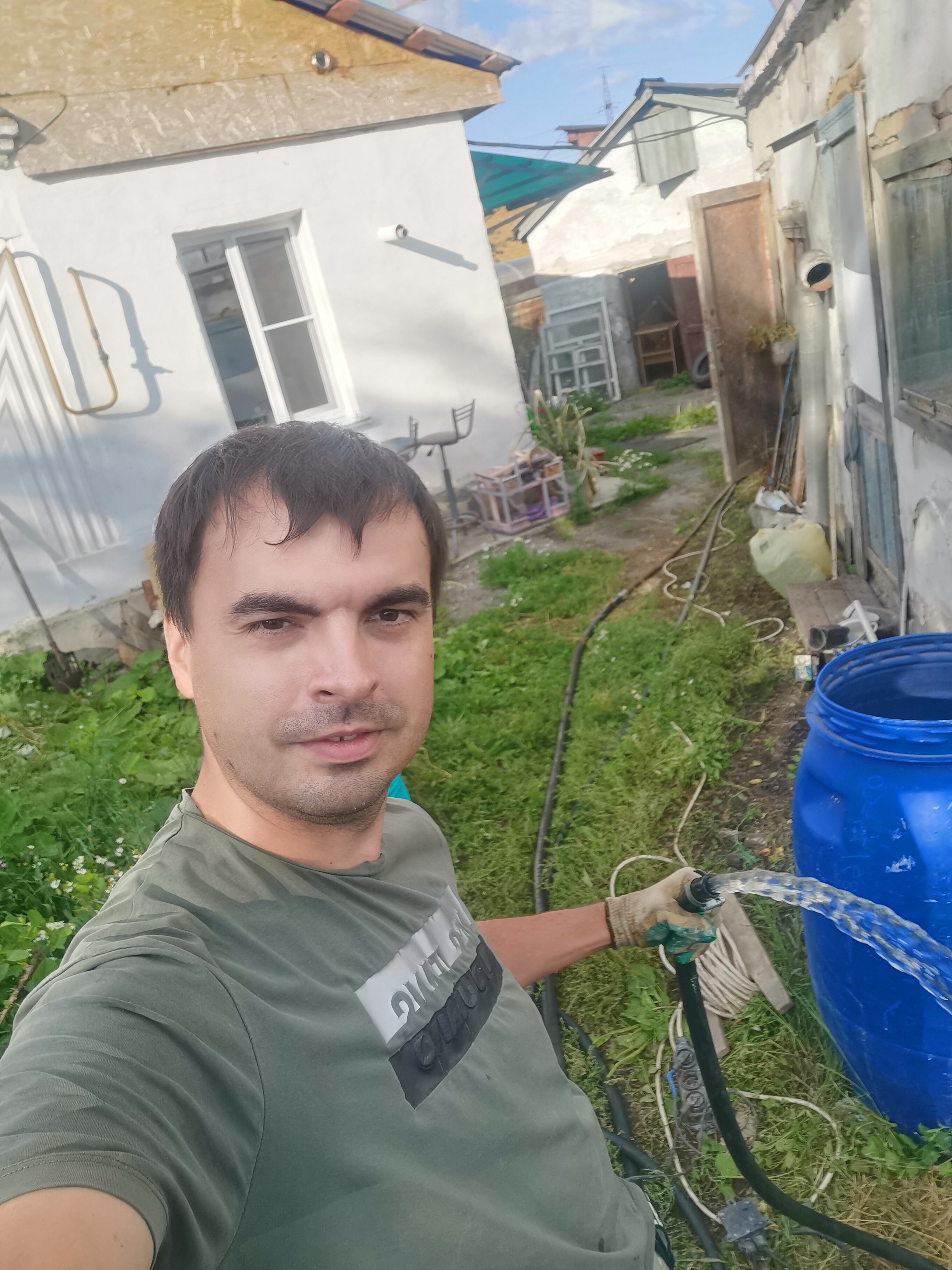 Мастер в процессе бурения абиссинской скважины